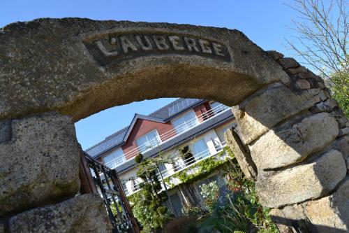 Logis L'Auberge : Hotel proche de Baud