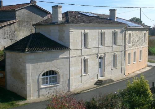 Chambres d'Hôtes Le Bourdieu : Chambres d'hotes/B&B proche de Lestiac-sur-Garonne