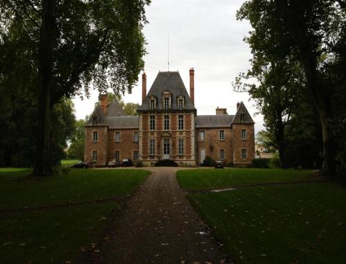 Château de Villars : Chambres d'hotes/B&B proche de Langeron