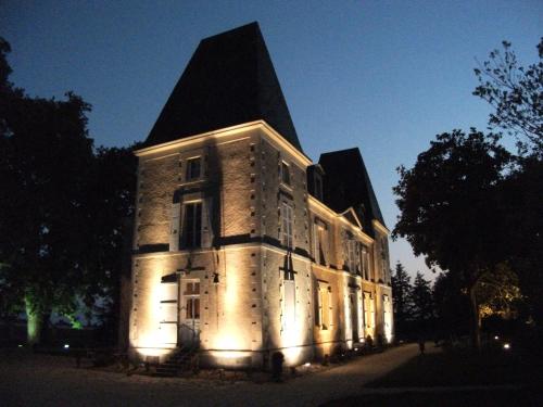 Château de Belle-Vue : Chambres d'hotes/B&B proche de Sigournais