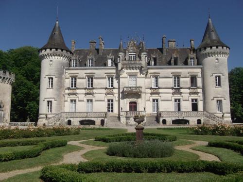 Hotel The Originals Château de Nieuil (ex Relais du Silence) : Hotel proche de Sainte-Colombe