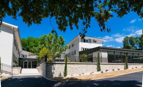 Le Cottage de Clairefontaine - CHC : Hotel proche de Saint-Alban-du-Rhône