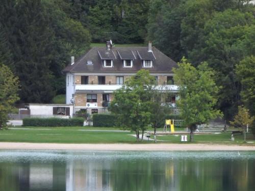 Hotel Restaurant La Chaumiere du Lac : Hotel proche de Cogna