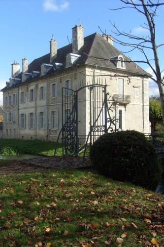 Château De Serrigny : Chambres d'hotes/B&B proche de Bouilland