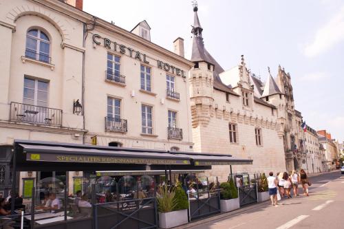 Cristal Hôtel Restaurant : Hotel proche de Varrains