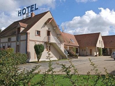 Logis Hotel Le Nuage : Hotel proche de Pressigny-les-Pins