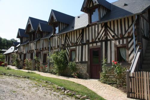 Manoir De Pontfol : Chambres d'hotes/B&B proche de Saint-Ouen-du-Mesnil-Oger
