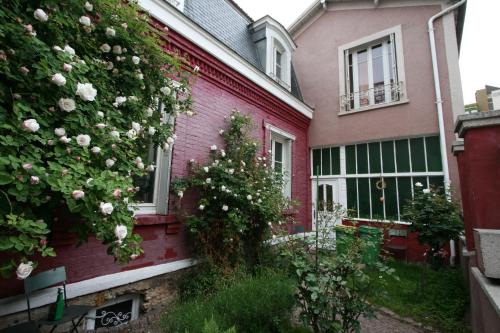 La Maison Rouge : Chambres d'hotes/B&B proche d'Ivry-sur-Seine