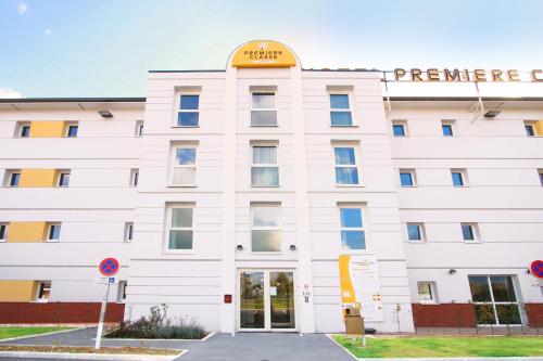 Premiere Classe Lisieux : Hotel proche de Cernay