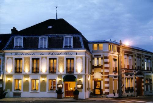 Hostellerie du Cheval Noir : Hotel proche de Villeblevin