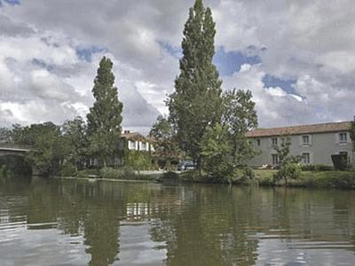 Logis Auberge De La Riviere : Hotel proche de Sainte-Gemme-la-Plaine