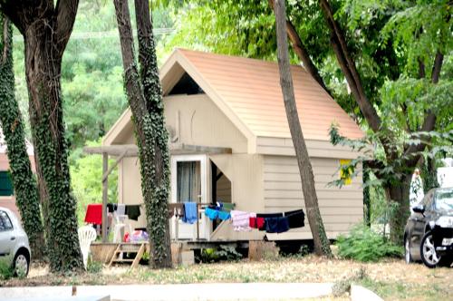 Camping Bellerive : Hebergement proche de Domazan