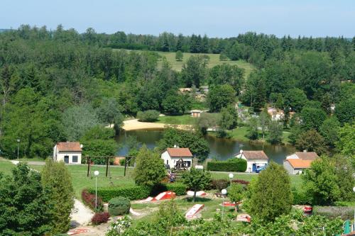 Village Le Chat : Hebergement proche de Marillac-le-Franc