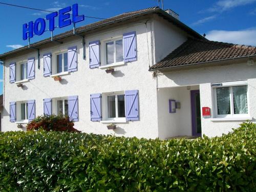Hotel au Charme du Levat : Hotel proche de Pern