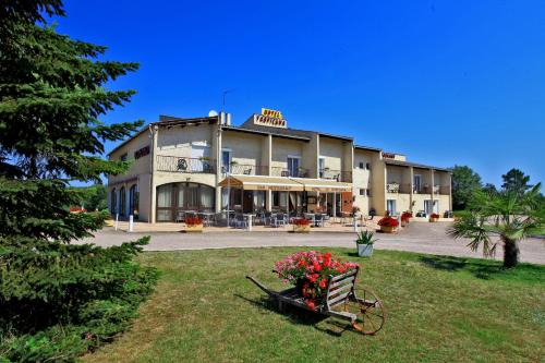 Hotel Restaurant Le Tropicana : Hotel proche de Montagnac-la-Crempse