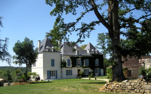 Domaine de La Fauconnie : Hebergement proche de Clermont-de-Beauregard