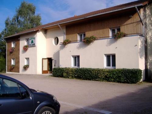 Hôtel Les 3 Sapins : Hotel proche de La Neuveville-devant-Lépanges