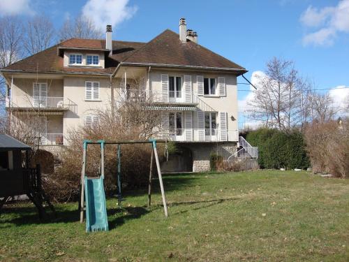 Maison Chanteleau : Hebergement proche de Bolozon