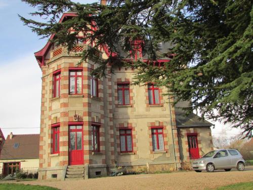 Chateau Lezat - Chambres d'Hotes et Table d'Hotes : Chambres d'hotes/B&B proche de Saint-Priest-la-Plaine