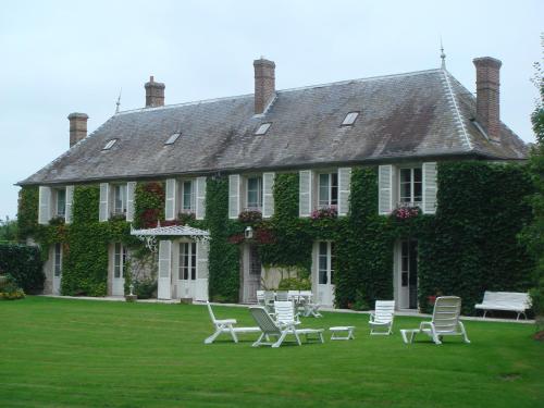 La Maison Blanche : Chambres d'hotes/B&B proche d'Autheuil-en-Valois
