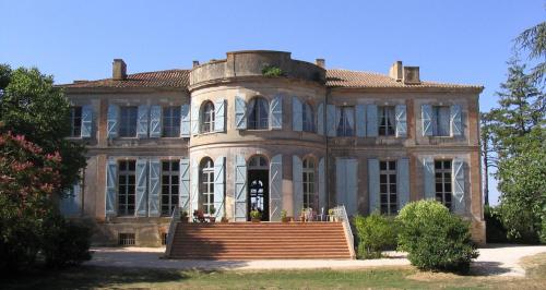 Château de Clermont-Savès : Chambres d'hotes/B&B proche de Garac