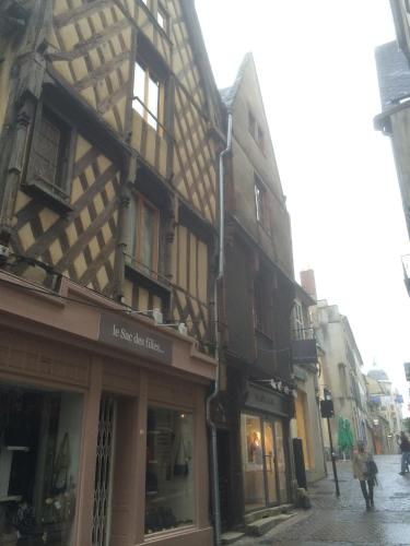L'Appartement de la Maison du Théatre Saint Bonnet : Appartement proche de Les Aix-d'Angillon