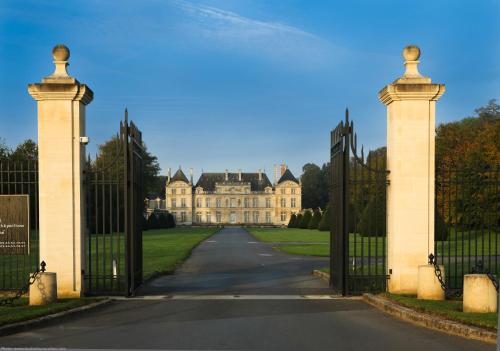 Château de Raray : Hotel proche de Péroy-les-Gombries