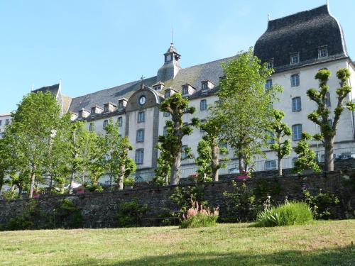 Hôtel-Restaurant les Planchettes : Hotel proche de Ruynes-en-Margeride