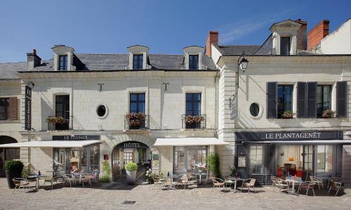Hotel La Croix Blanche Fontevraud : Hotel proche de Vézières