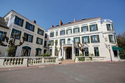 Najeti Hôtel de la Poste : Hotel proche de Bessey-en-Chaume