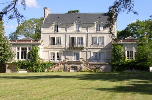 Appartement du Château du Grand Bouchet : Appartement proche de Saint-Étienne-de-Chigny