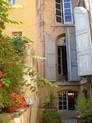 Bed and Breakfast Jardin de Marie : Chambres d'hotes/B&B proche d'Aix-en-Provence