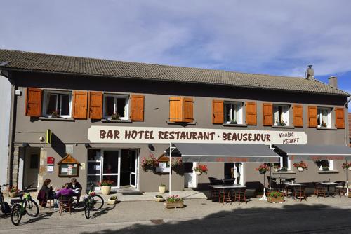 Logis Hôtel Beauséjour : Hotel proche de Lanarce