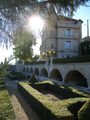 Château du Grand Jardin : Chambres d'hotes/B&B proche d'Allemagne-en-Provence