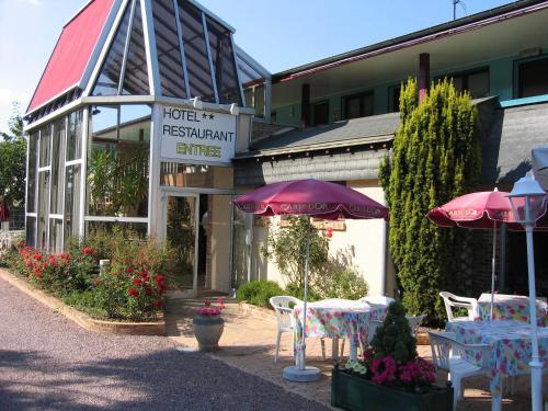 Hotel Restaurant Les Deux Sapins : Hotel proche de Saint-Aubin-d'Écrosville