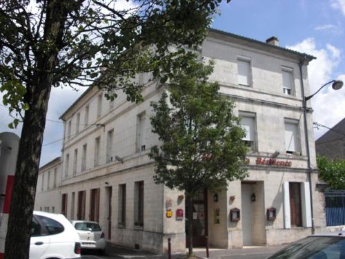 Hôtel La Résidence : Hotel proche de Châteaubernard