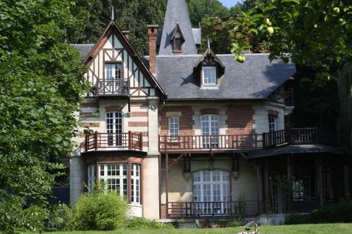 Villa du Châtelet : Chambres d'hotes/B&B proche de Verpillières