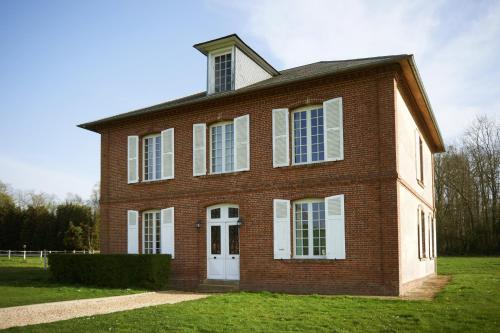 Maison bourgeoise de deux étages : Hebergement proche de Saint-Symphorien-des-Bruyères