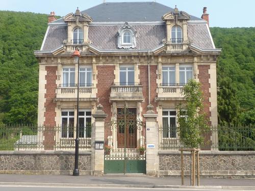 Le Clos Belle Rose : Hotel proche de Maubert-Fontaine