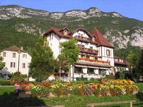 Logis Hôtel Restaurant la Villa du Lac : Hotel proche de La Balme-de-Thuy