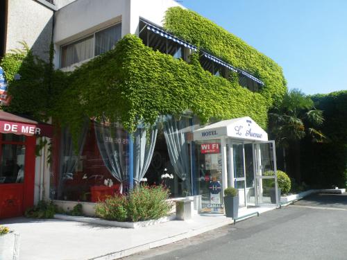Hôtel de L'Avenue : Hotel proche de Saint-Bris-des-Bois