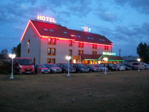 NB Hôtel Restaurant Moulins : Hotel proche de Souvigny