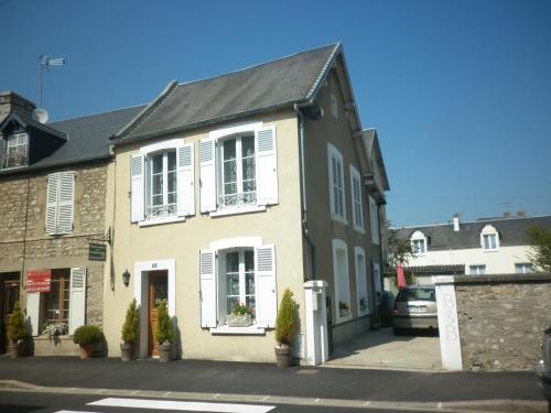 Maison Sebline : Appartement proche de Saint-Georges-de-Bohon