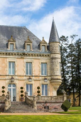Chateau De La Goujonnerie : Chambres d'hotes/B&B proche de Saint-Cyr-des-Gâts