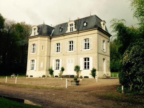 Gîte Chateau de Mons Boubert : Hebergement proche de Cahon