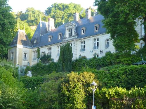 Chateau de la Voute : Chambres d'hotes/B&B proche de Saint-Georges-de-la-Couée
