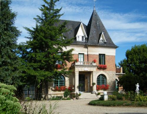 Villa Les Iris : Chambres d'hotes/B&B proche de Therdonne