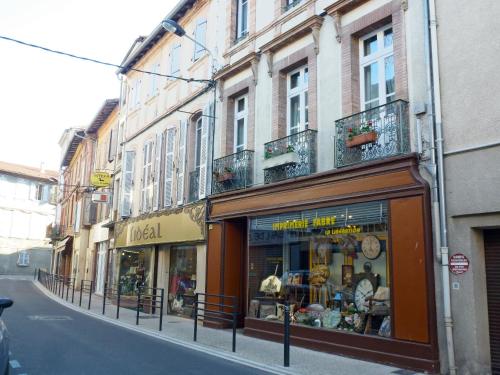 Au Nid de la Madeleine : Chambres d'hotes/B&B proche de Castelnau-de-Montmiral
