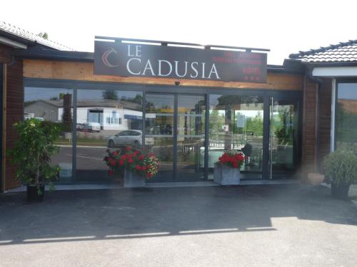 Le Cadusia : Hotel proche de Chappes