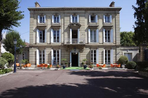 Hôtel Château des Jacobins : Hotel proche de Saint-Caprais-de-Lerm